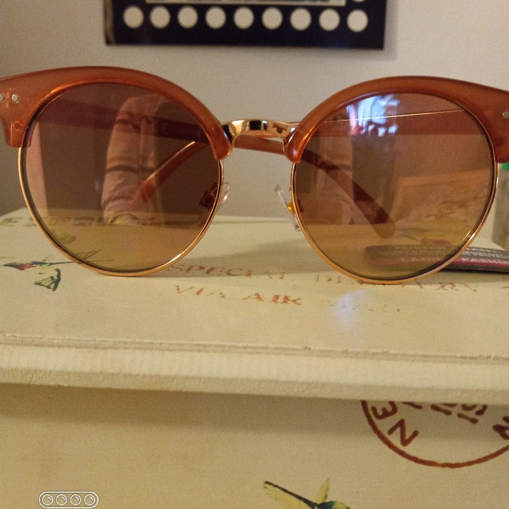 Foster Grant Women's Round Sunglasses PINK